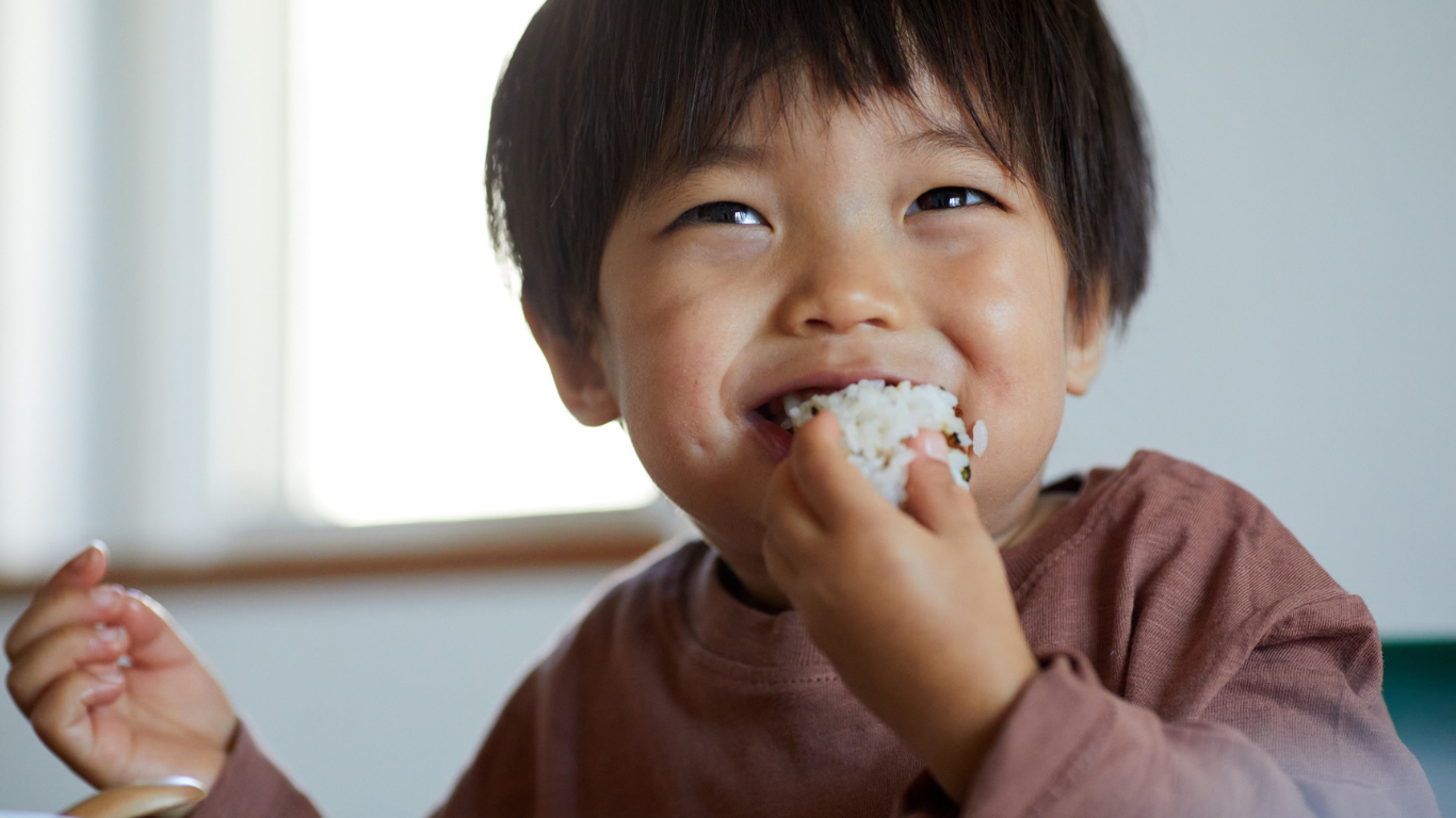 「白ごはんだけ」「トマトしか食べない」偏食の“極端さ”に戸惑うママへ